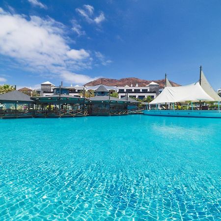 ホテル H10 ルビコン パレス プラヤ・ブランカ エクステリア 写真 The resort's lagoon pool