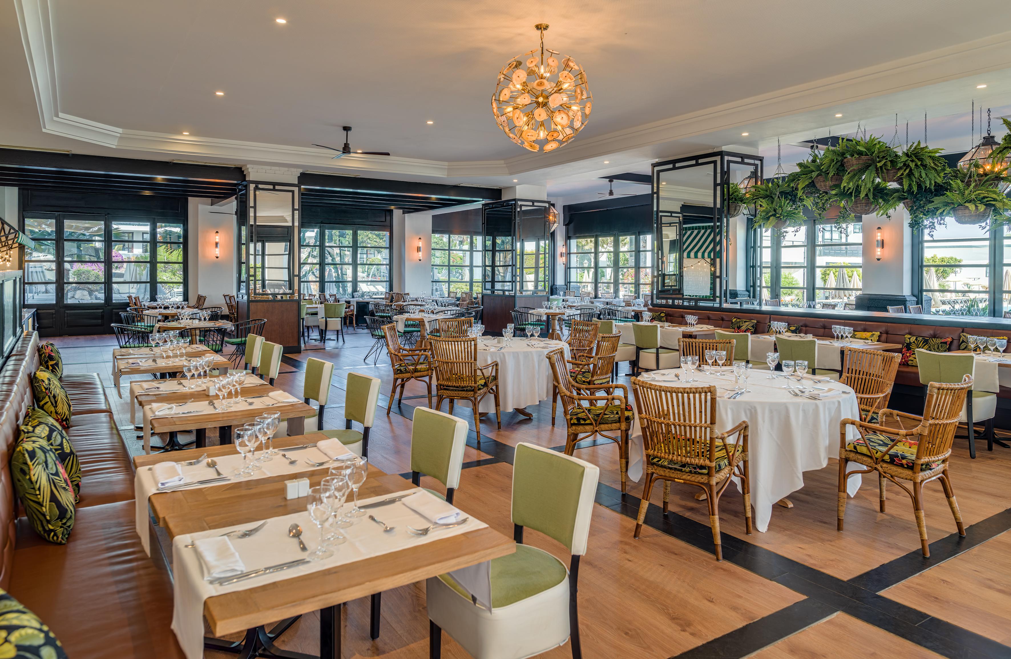 ホテル H10 ルビコン パレス プラヤ・ブランカ エクステリア 写真 The interior of the restaurant