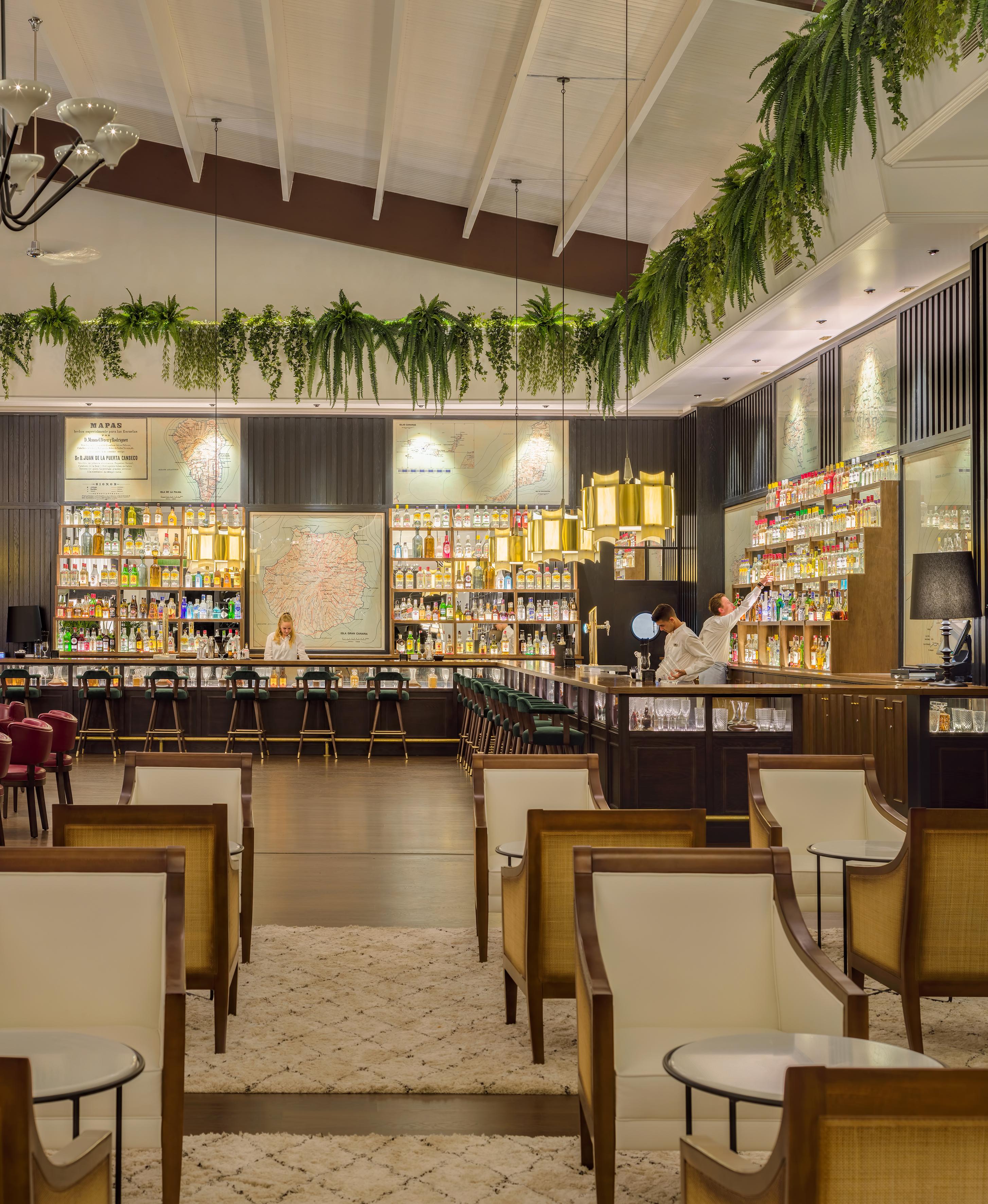 ホテル H10 ルビコン パレス プラヤ・ブランカ エクステリア 写真 The bar at the 2018-opened The Wing at Hong Kong International Airport
